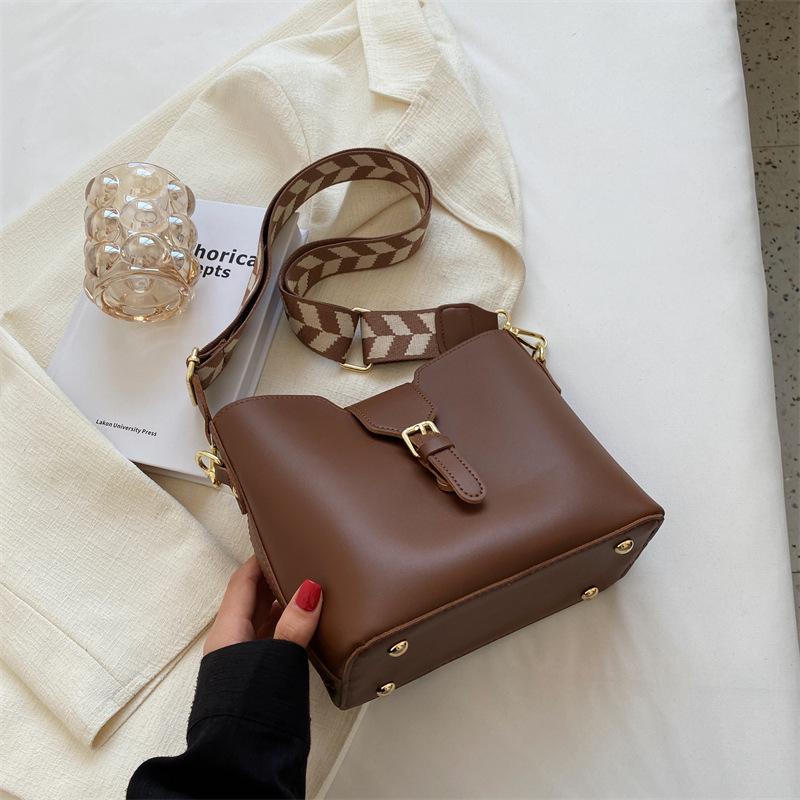 Tooxika Popular Small Bag For Women, New Style, Fashionable Wide-band Messenger Bag, Popular Niche Design Bucket Bag