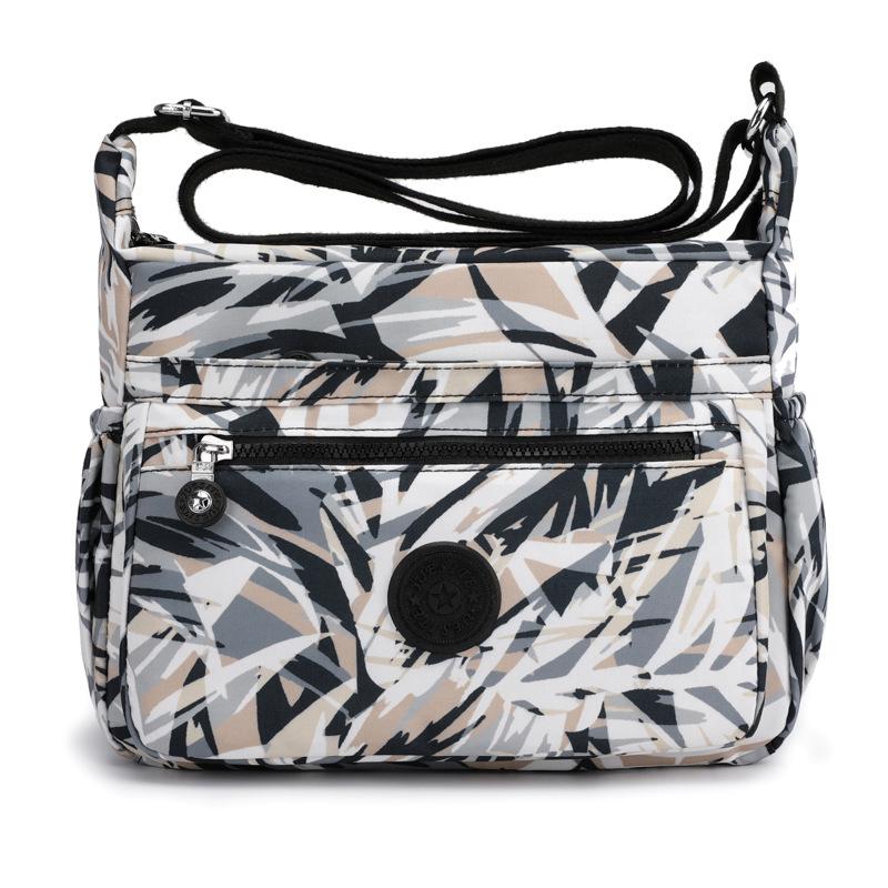 Женская нейлоновая сумка большой емкости с диагональным принтом на одно плечо — фото 8