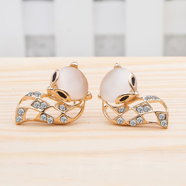 Korean Style Cat's Eye Fox Stud Earrings: Trendy, Personalized, Fashionable Women's Ear Ornaments