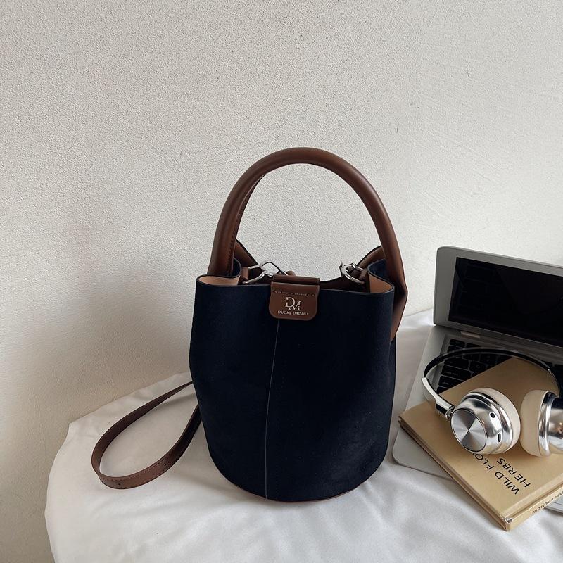 Premium Retro Small Bag Women's New Versatile Messenger Bag Fashionable Portable Bucket Bag