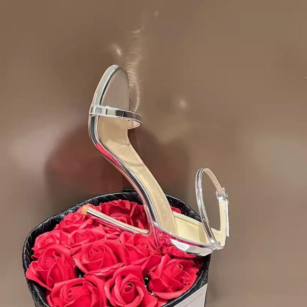 Женские сандалии с серебряным ремешком — фото 5