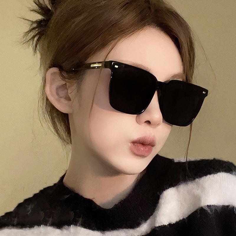 Women's Trendy Large Frame Korean Style Slimming Sunglasses for Sun Protection and Driving