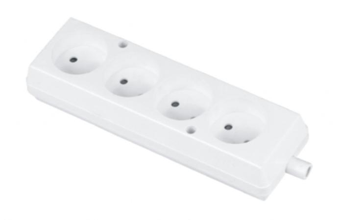 Gniazdo Przenośne Czterokrotne 16A 2P 250V Białe Gn-460