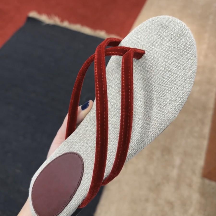 

Cowhide version~ Extravagant niche beach vacation flat bottom toe flip-flops women wear New Year s sandals 40