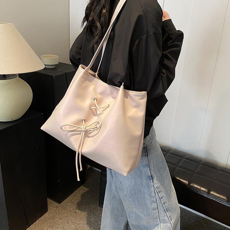 

Популярная сумка с бантом женская 2025 новая модная плечевая сумка-тоут универсальная вместительная сумка для通勤 розовый