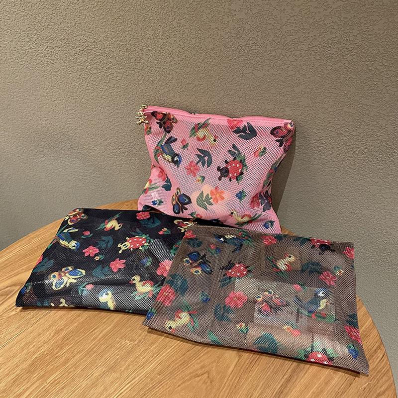 Vintage Japanese Style Cartoon Printing Large Capacity Makeup Storage Bag With Wash Bag Facility Cosmetic Bag For Travel