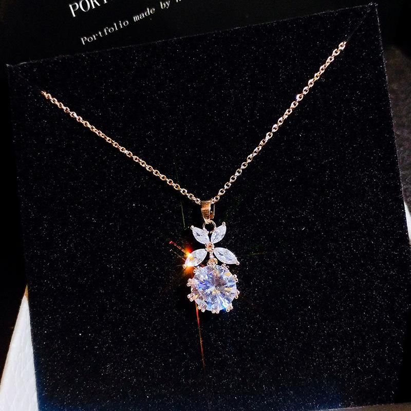 Collier en or rose pour femme, simple et non déformé, chaîne de clavicule de luxe légère, nouveau pendentif de niche tendance