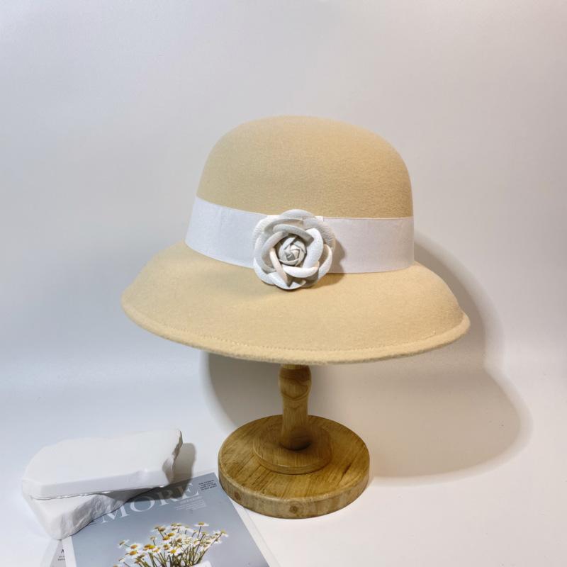 Elegant retro Hepburn style camellia top hat children British French fashion sample shape black wide-brimmed hat