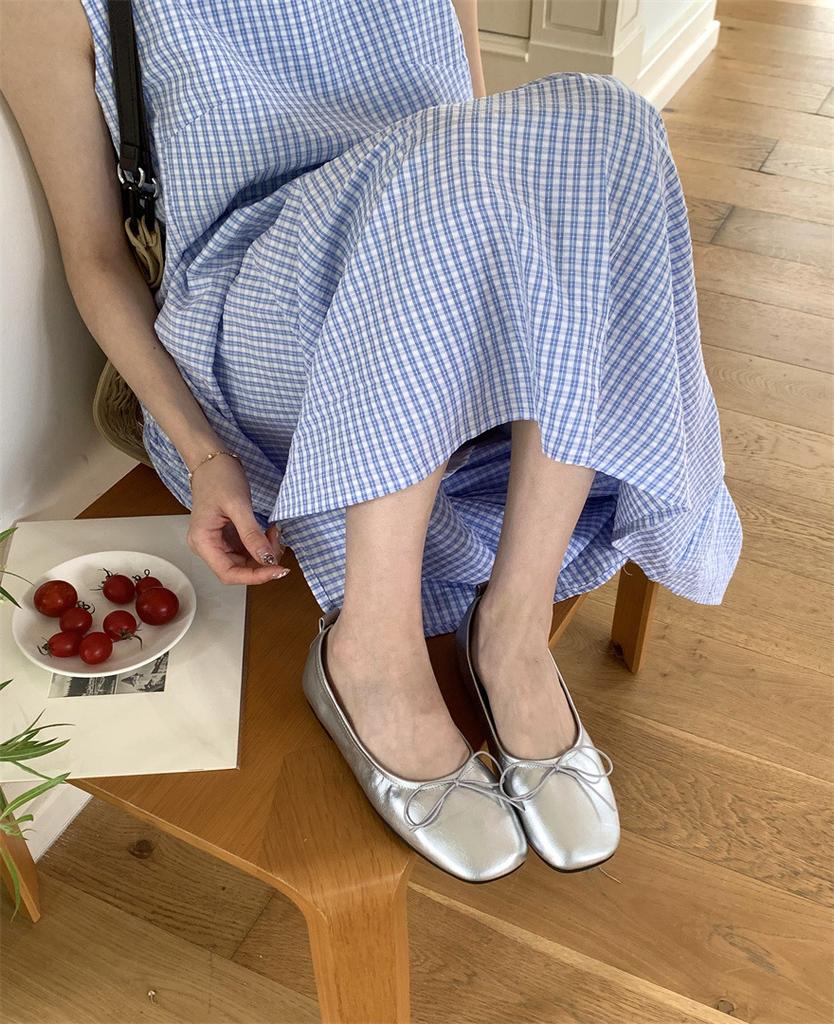 2025 New Bow Round Head Shallow Mouth Mary Jane Single Shoes Women's Patent Leather Flat Bottom Commuting One Pedal Grandma Shoes