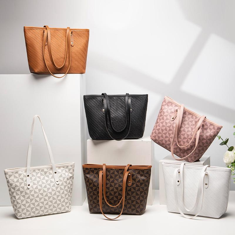 

Embossed Pattern Large Capacity Bucket Tote Bag