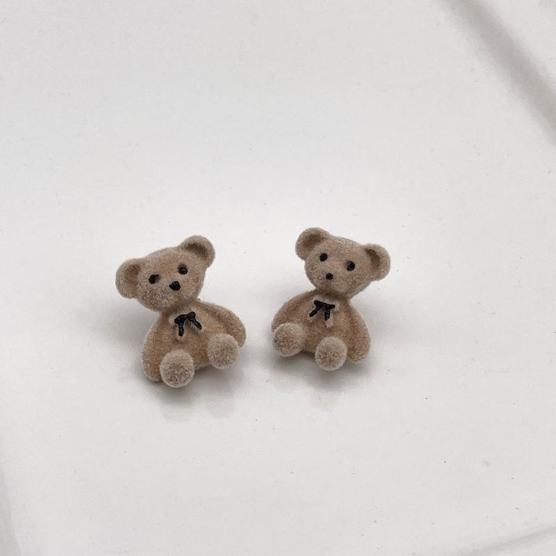 Korean Bear Plush Earrings - Cute Three-Dimensional Childlike Ear Clips for Women, Autumn/Winter Collection.
