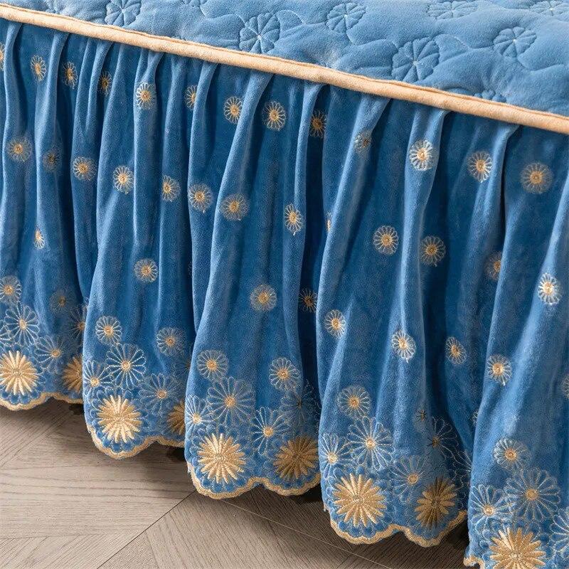 Colcha de veludo bordado Queen Size Capa de cama macia Inverno Grosso King Bed Skirt com 2 fronhas Roupa de cama para casa