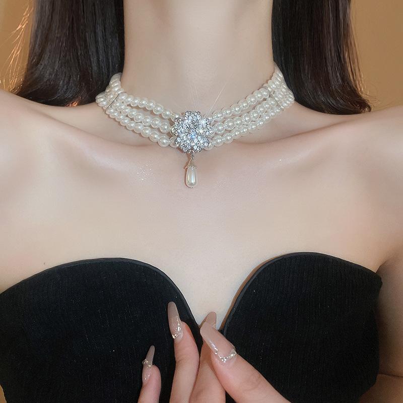 Fashionable Floral Geometric Necklace with a Light Luxury Style Sweater Chain and French Retro Accessories