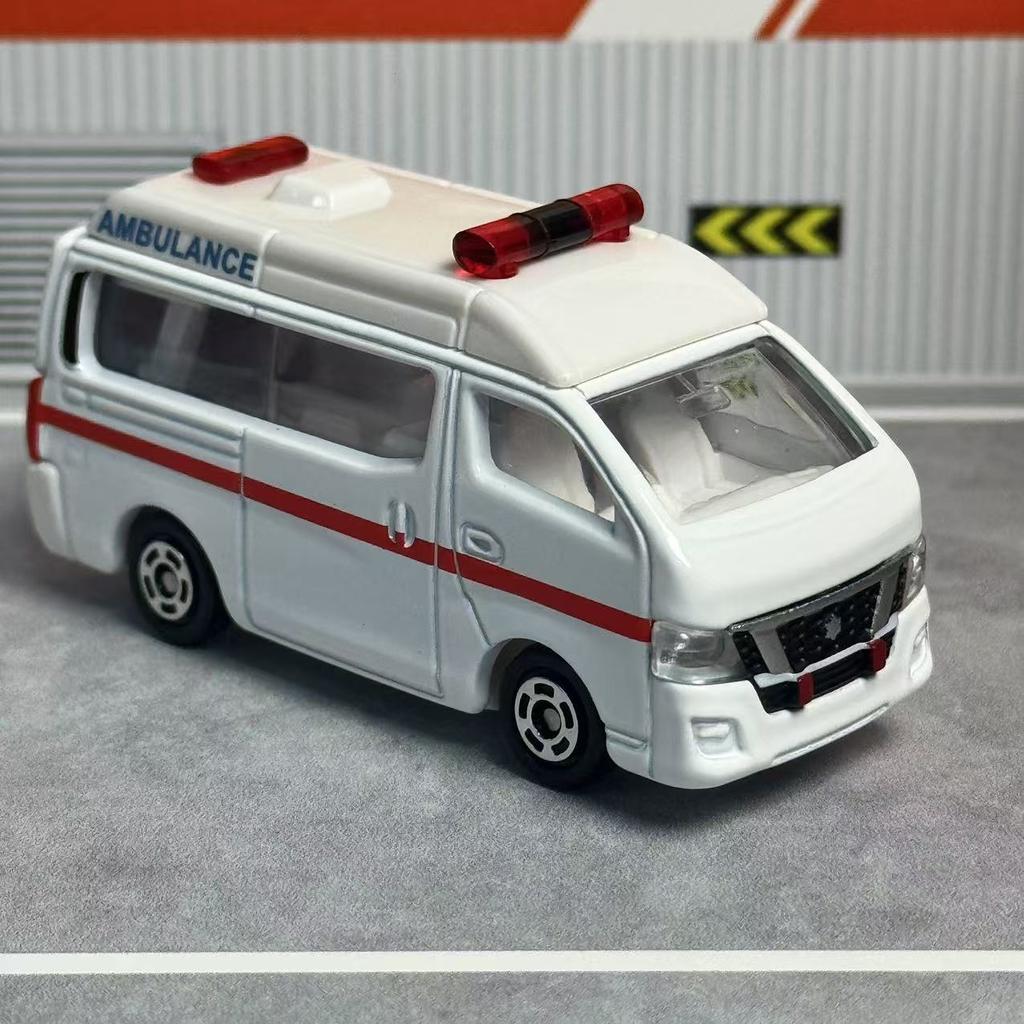 Takara Tomy Tomica No.18 Nissan Nv350 Caravan Ambulance Alloy car Diecast Model Replica Series Children Gifts Boy Toys