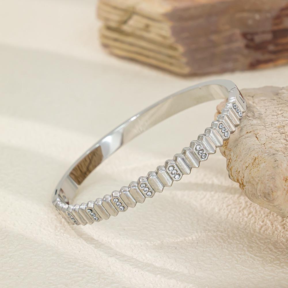 Retro European-American Luxury Stainless Steel Buckle Bracelet