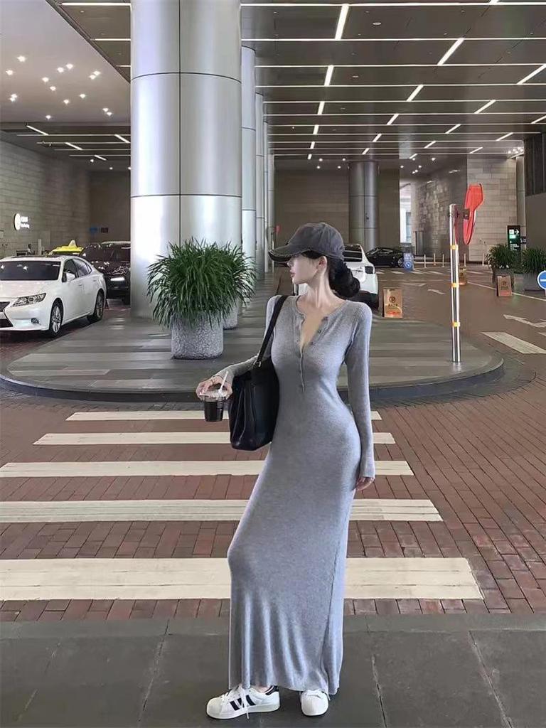 French V-Neck Slim-Fit Knitted Long-Sleeve Dress for Women - Early Autumn 2024 Waist-Cinching Hip-Hugging Style