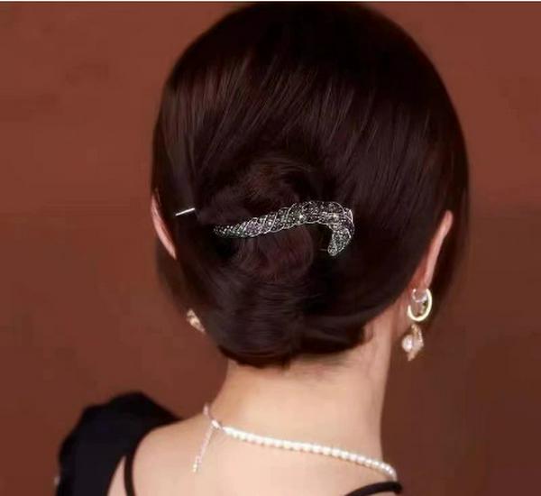 

Elegant Retro Peacock Hairpin Flower Bun Clip for Women