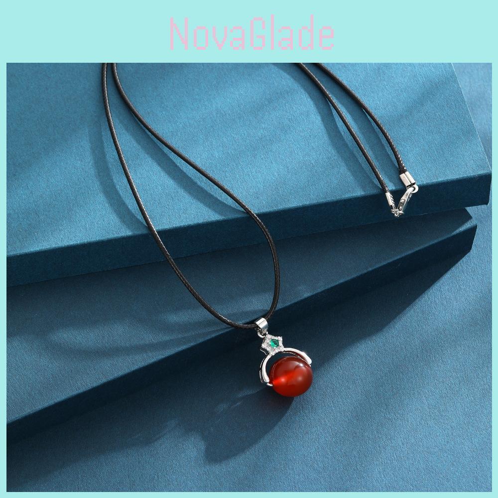 Elegant, exklusivt halsband i svart läder med vaxrep för jadehänge och zirkoniumberlock