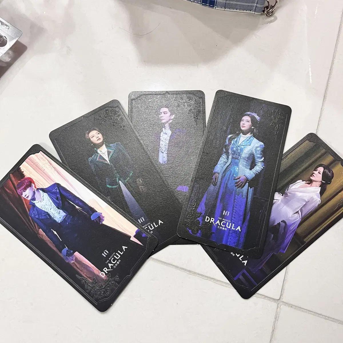 

Музыкальная фотокарточка «Дракула» Сиа Джун