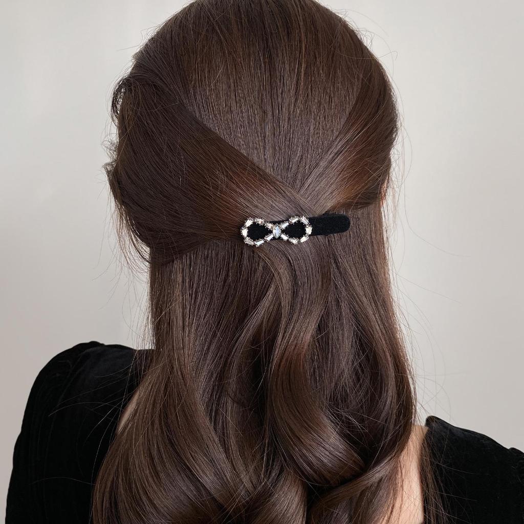 Elegant Black Rhinestone Duckbill Clip for Women's Forehead Bangs – High-End Hair Accessory