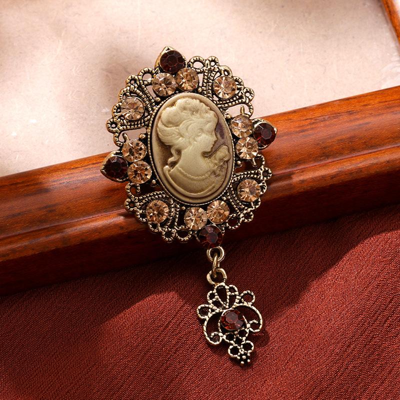 New beautiful head pendant brooch retro court style alloy diamond accessories pin high-end corsage