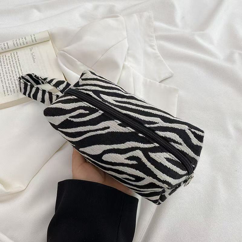 Leopard Print Makeup Bags Pillow Pen Bag High Quality WOMEN'S Large Capacity Pillow Bag Portable Storage Handbag Free Shipping