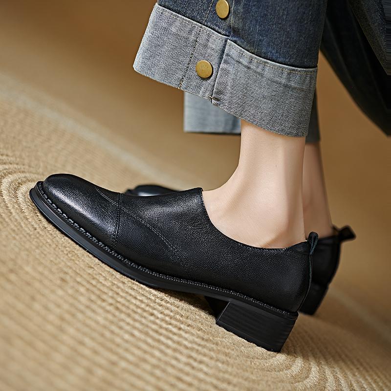 Fashion 2025 New Spring Genuine Leather Women Shoes Round Toe Women Pumps Brogue Designs Shoes for Women Med Heel Loafers Ladies Shoes