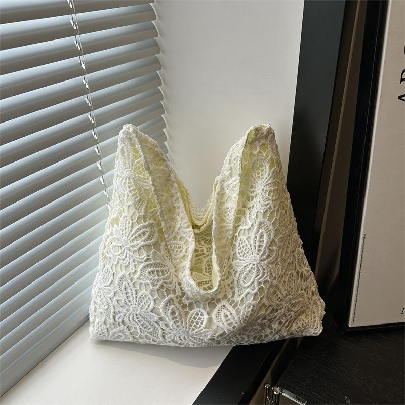 Lace large-capacity high-value shoulder bag summer new niche design versatile going out leisure bag