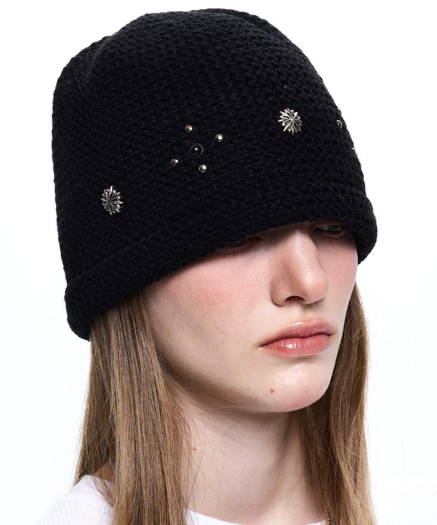 Aleseueseussi Sunburst Rivet Knit Beanie - Black