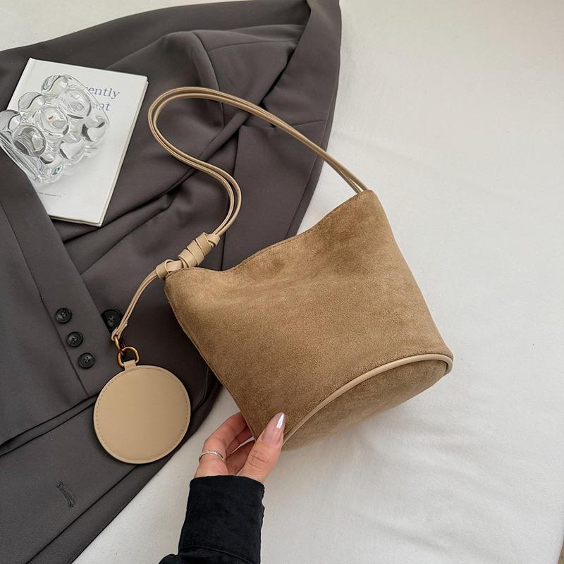 Fashion Autumn New Bucket Bag Women's Niche Shoulder Bag Retro Commuter Suede Handbag