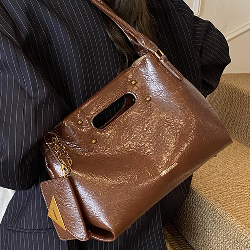 Retro Bag Women's Autumn New High-value Casual Fashion Portable Shoulder Messenger Bag Commuter Women's Bag