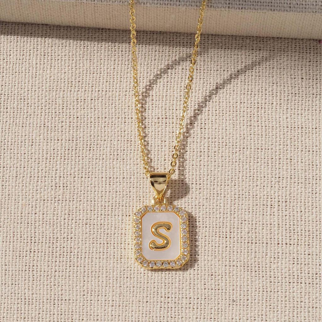 Gold-Plated Copper Shell 26 English Letters Pendant Necklace for Women - Niche Fashion Jewelry