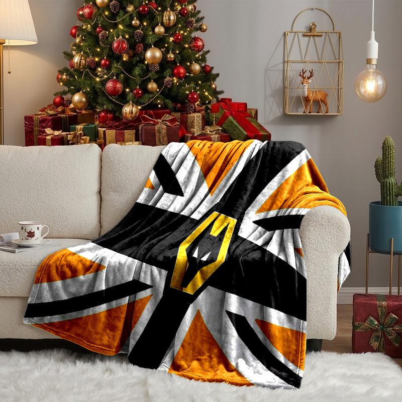 Wolf In The Night Wanderers Throws Blanket Flannel Blankets Plush for Couch Bed Gifts for Men Women Travel picnic blanket Christmas fan gifts