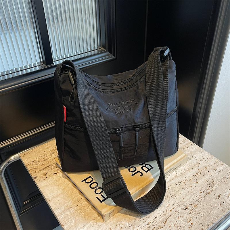 Fashion personality simple retro niche crossbody bag foreign style large capacity fashion shoulder bag college student women's tote bag