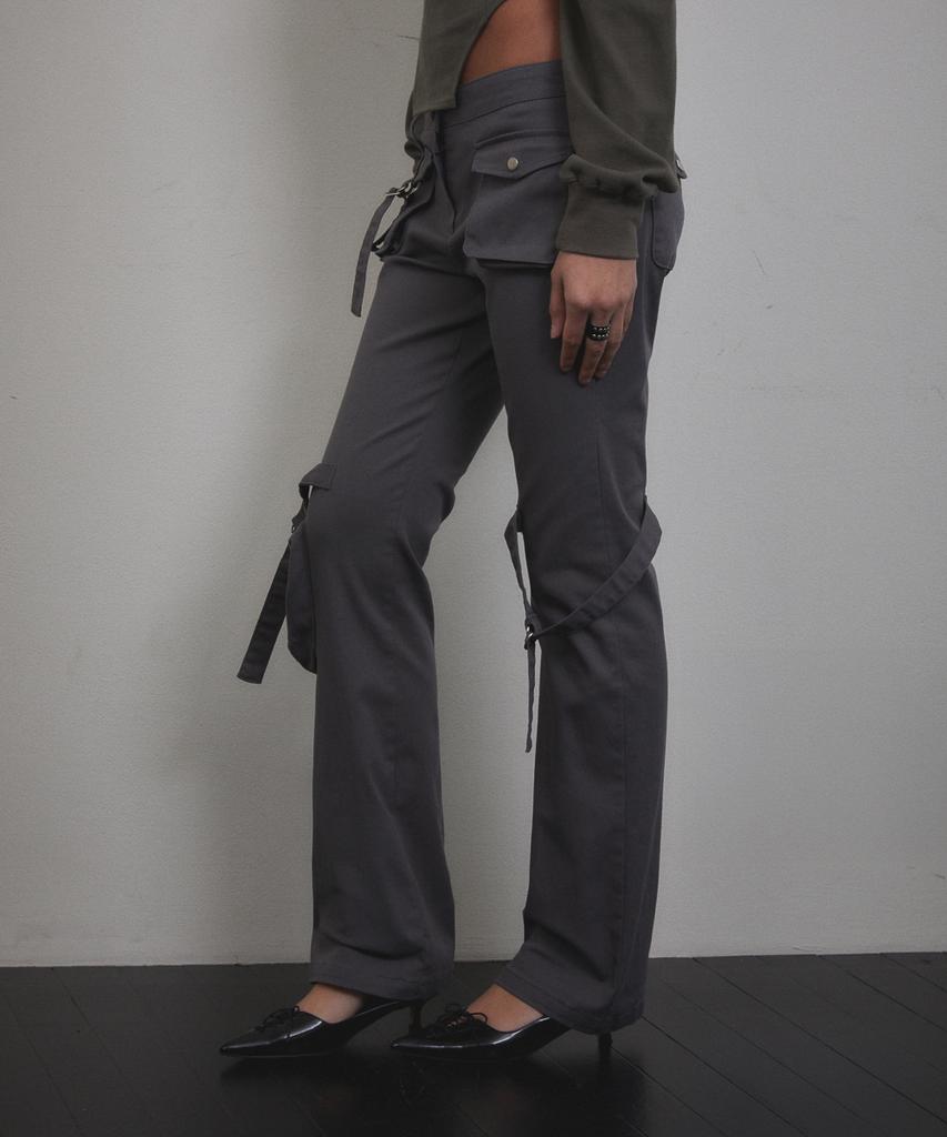 Bunteu Cargo Strap Pocket Pants (Charcoal)
