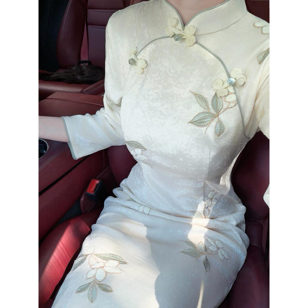High-end new Chinese embroidered cheongsam women's long sleeves 1011 new beige temperament daily wear national style dress