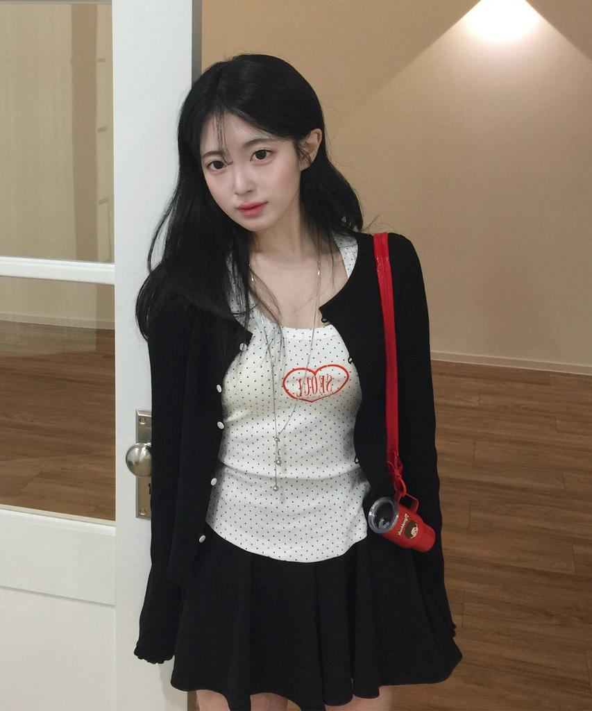SEOUL APPAREL Canotta con Logo a Cuore e Pois (bianca)