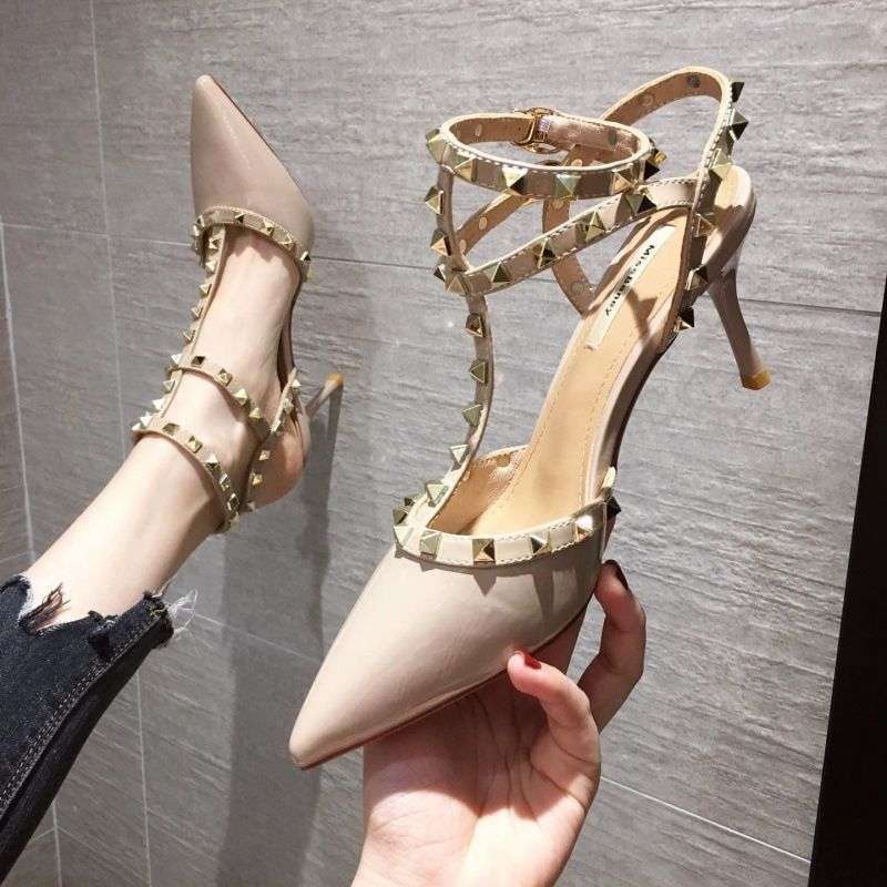 Summer pointed high heels women's 2025 new 42 large size niche sandals women's bag head rivets versatile