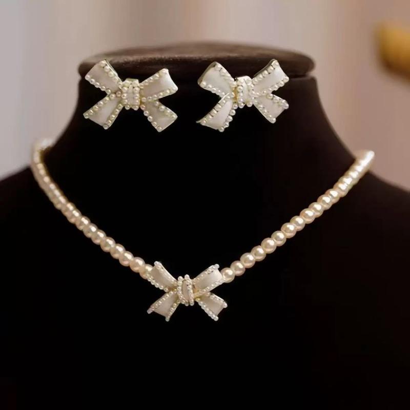 Fashionable and Simple Pearl Necklace with Enchanting Ear Studs for A Divine Lady-style. Women's Wedding Dress Formal Jewelry Set.