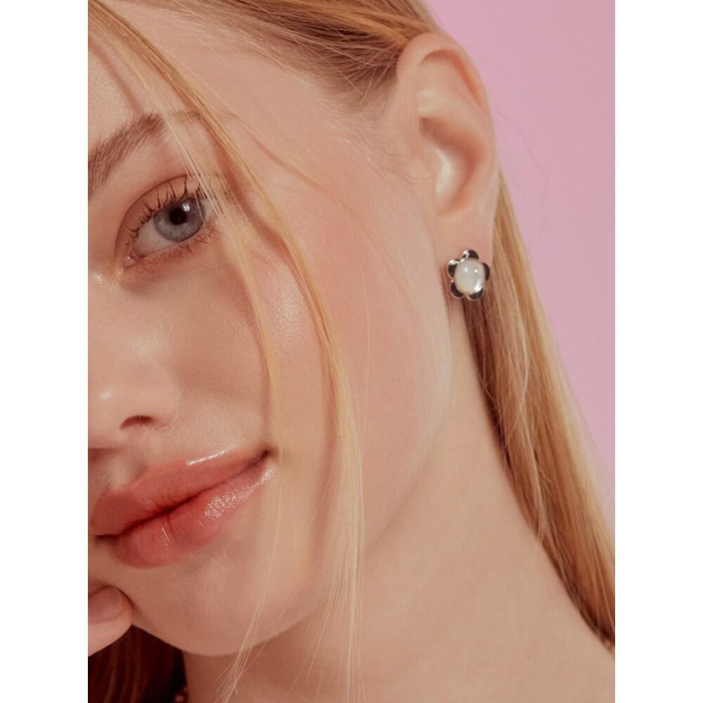 Mother Of Pearl Flower Earrings Ec1911
