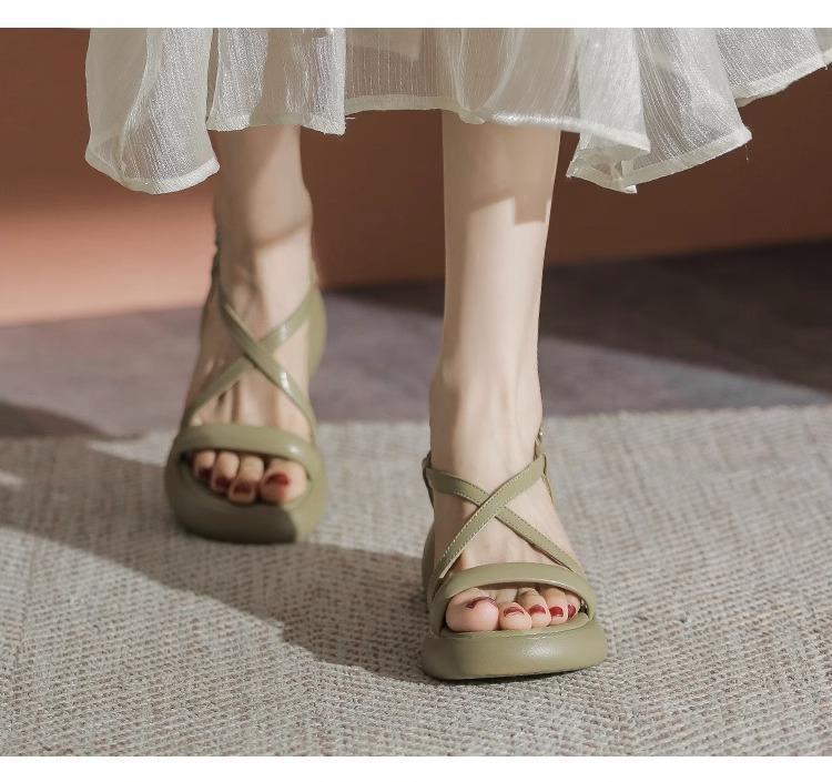 Cross-heeled Sandals for Women in The Summer of 2025, Versatile and Anti-slip Thick-soled Casual Beach Shoes and Sandals