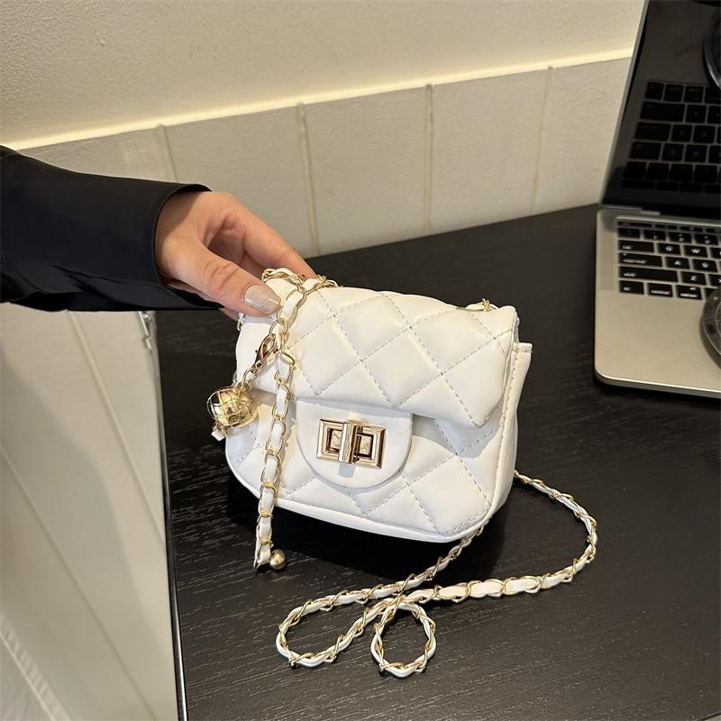 

Изысканная женская мини-сумка кроссбоди на цепочке с ромбовидной стежкой 2025 – Высококлассная универсальная модная сумка на плечо 13.5*7*12 cm белый