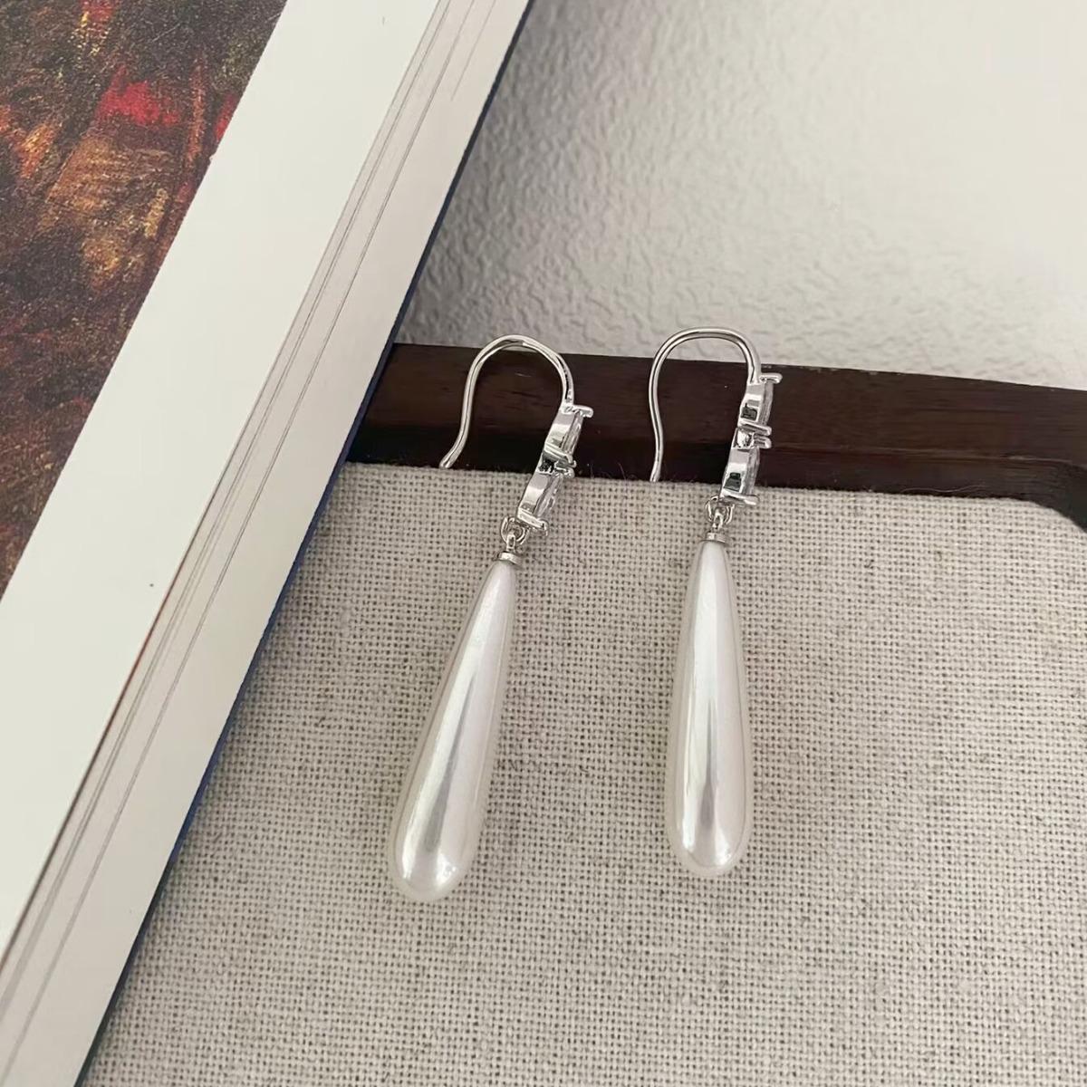 Retro Luxury Pearl Teardrop Ear Hook Zirconia Earrings - Elegant, Cool, and Versatile in Ancient High-Class Style