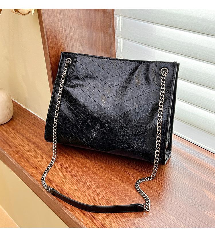 Women's 2024 Commuter Tote: Large Capacity Shoulder Crossbody Handbag with Chain Design