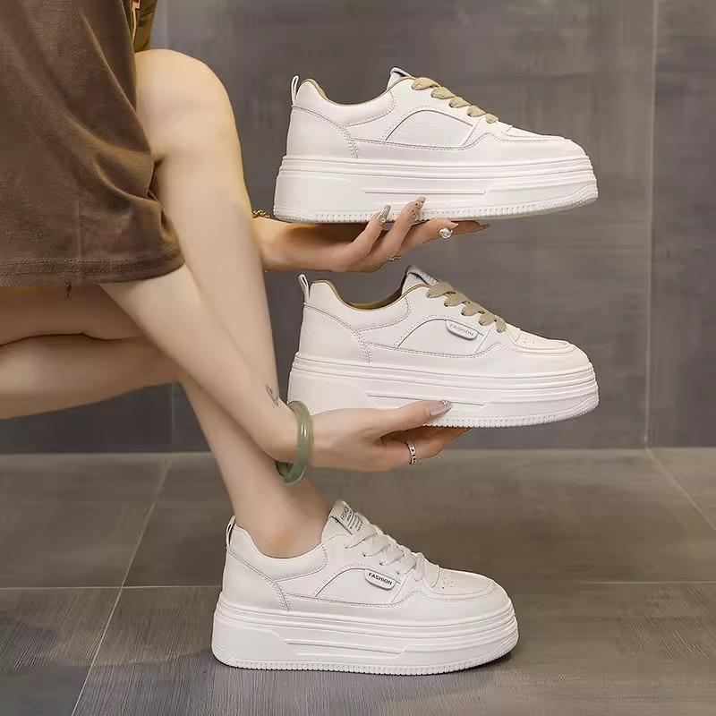 High-end soft-soled little white shoes for women in the autumn of 2025, new fashionable and versatile, comfortable and foot-showing small casual board