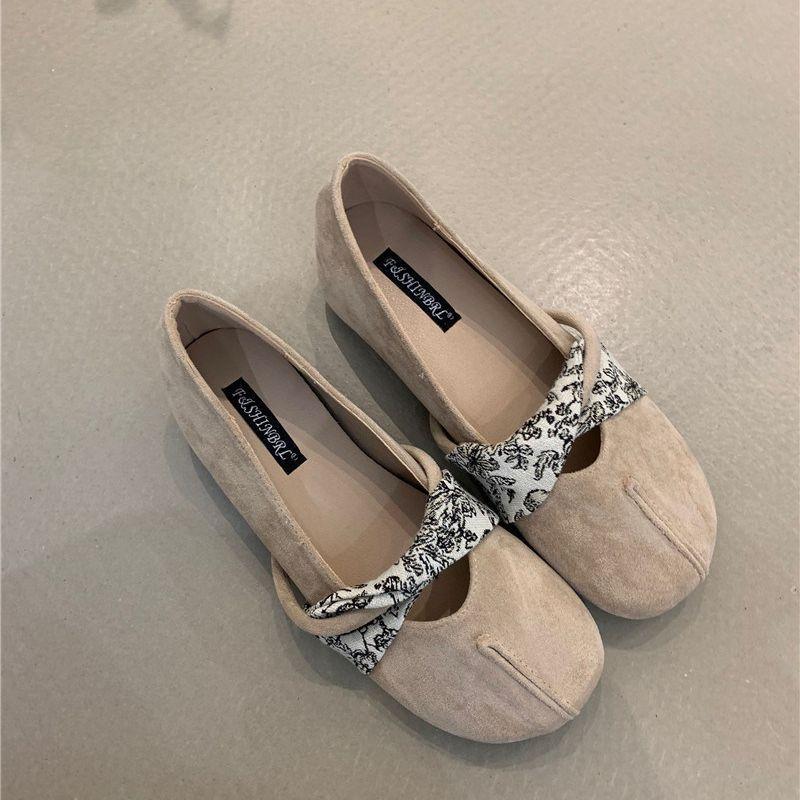 Retro Mary Jane shoes spring 2025 French temperament elegant suede round head shallow mouth inner height-increasing ballet shoes