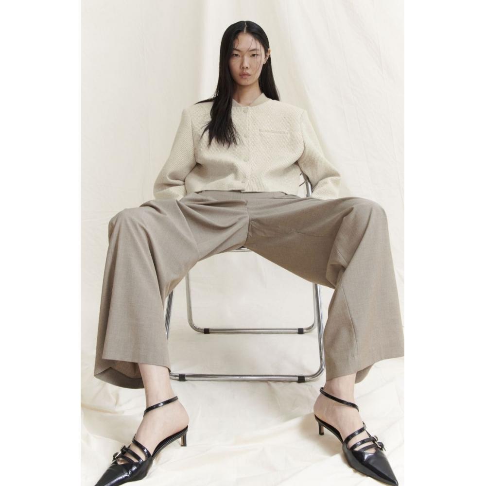 

Текстурный бомбер HM Светло-бежевый