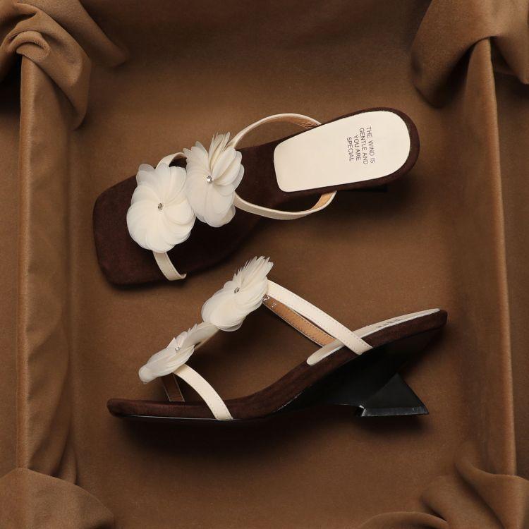 Flower Slope Heel Open Toe One-word Women's Outer Wear 2025 Summer New Fashion Absolutely Versatile High-end Slippers