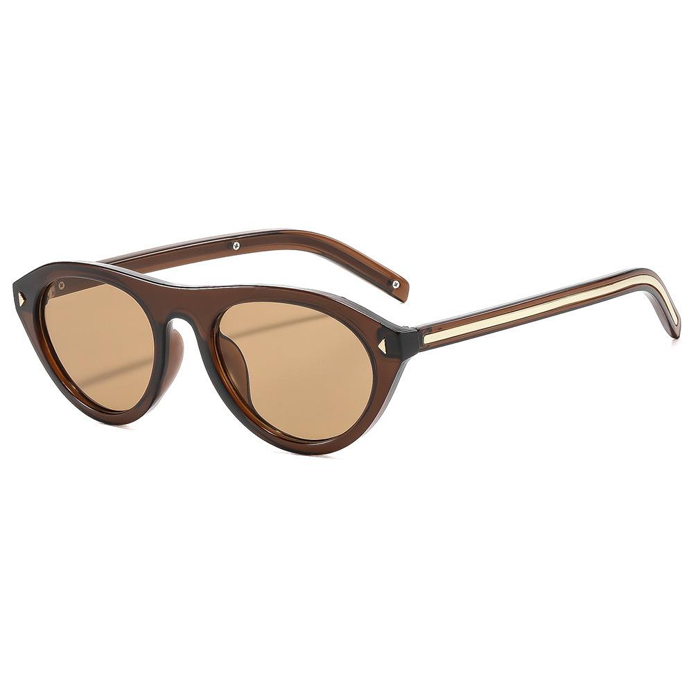 Arrow triangle cat eye sunglasses, new rice nail fashion sunglasses, high-end photography, European and American sunglasses.