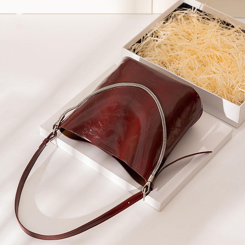 

2025 oil wax premium red bag bridal shoulder crossbody small bag chain underarm women s bag large capacity червоний